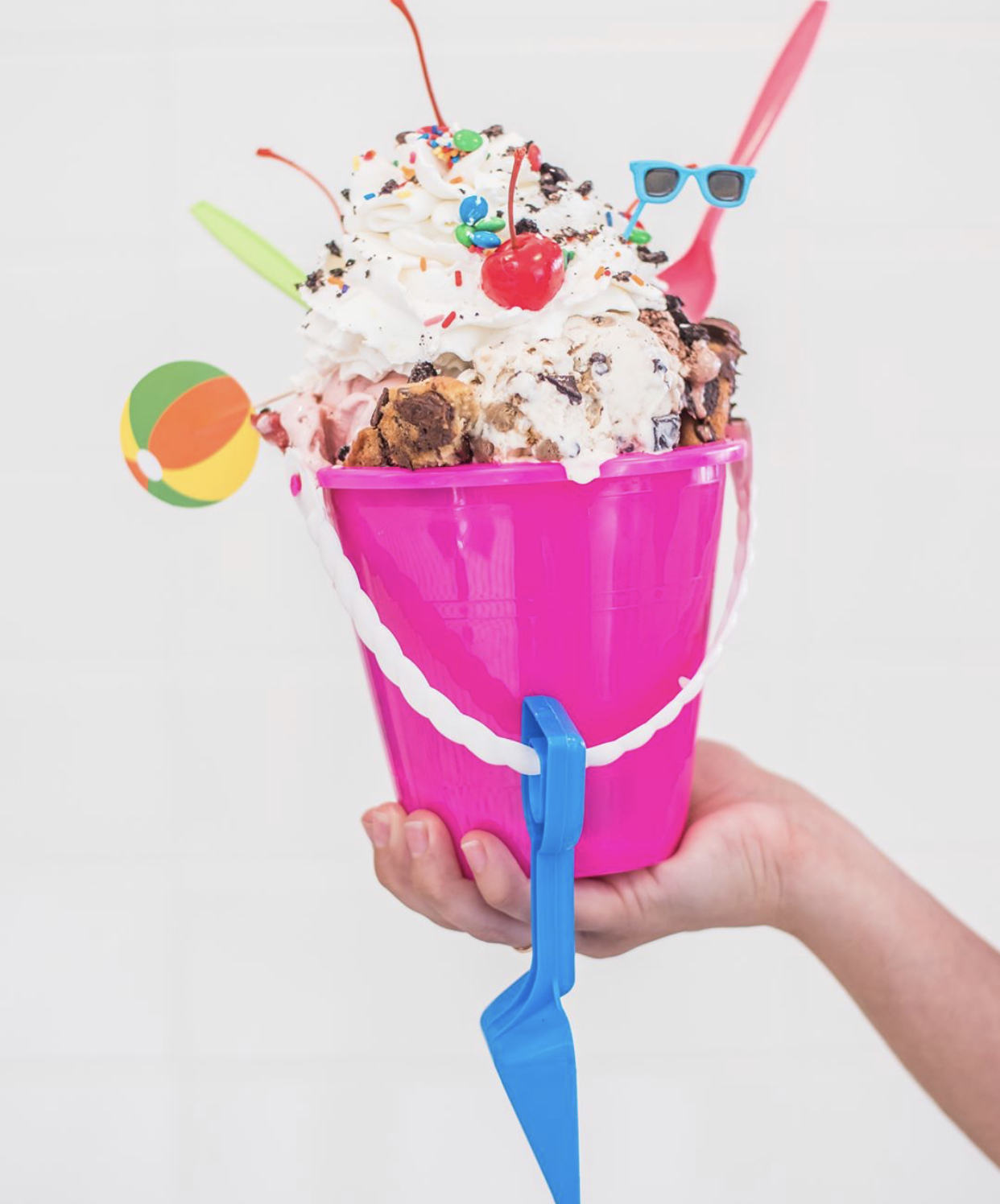 IMG_4893 ice cream in a pink beach bucket